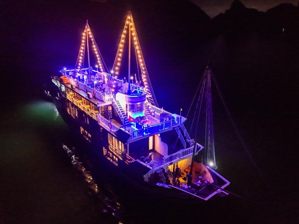 HALONG BAY PARTY CRUISE